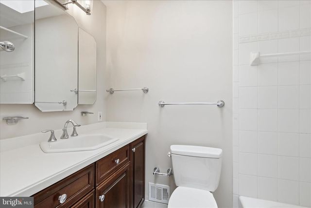8805 STARK RD, Annandale, VA 22003