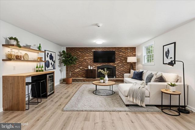 8805 STARK RD, Annandale, VA 22003