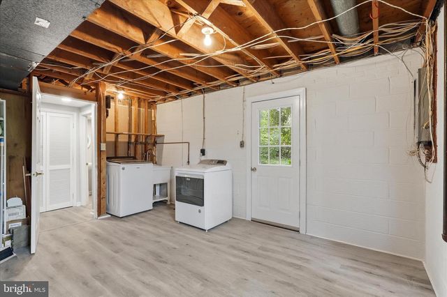 8805 STARK RD, Annandale, VA 22003
