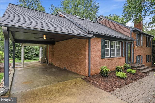8805 STARK RD, Annandale, VA 22003