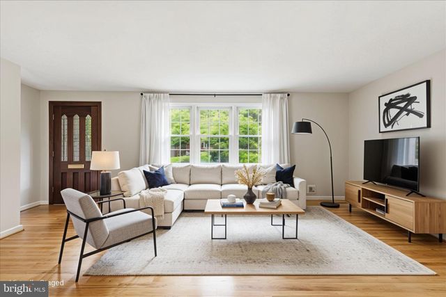 8805 STARK RD, Annandale, VA 22003
