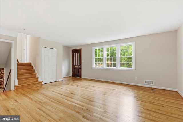 8805 STARK RD, Annandale, VA 22003