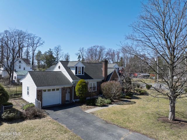 2814 Halsey Drive, Schenectady, NY 12304