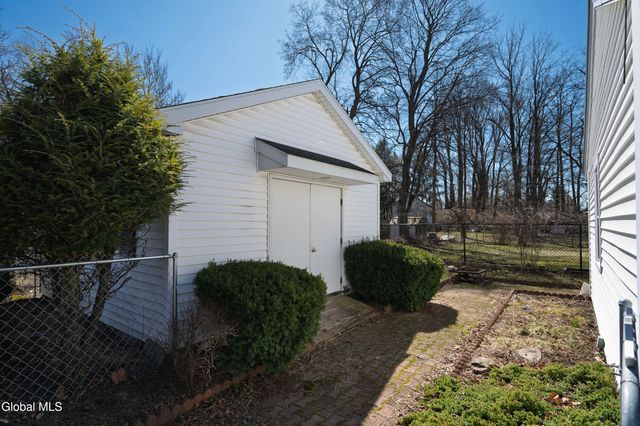 2814 Halsey Drive, Schenectady, NY 12304