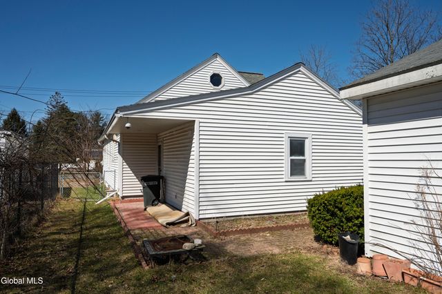 2814 Halsey Drive, Schenectady, NY 12304