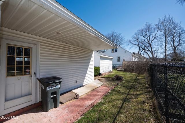 2814 Halsey Drive, Schenectady, NY 12304