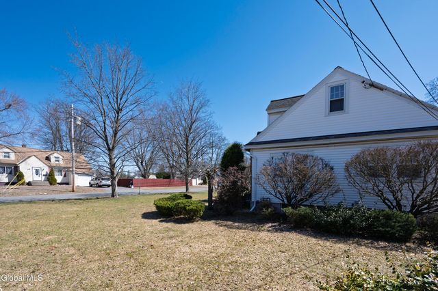 2814 Halsey Drive, Schenectady, NY 12304