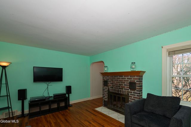 2814 Halsey Drive, Schenectady, NY 12304