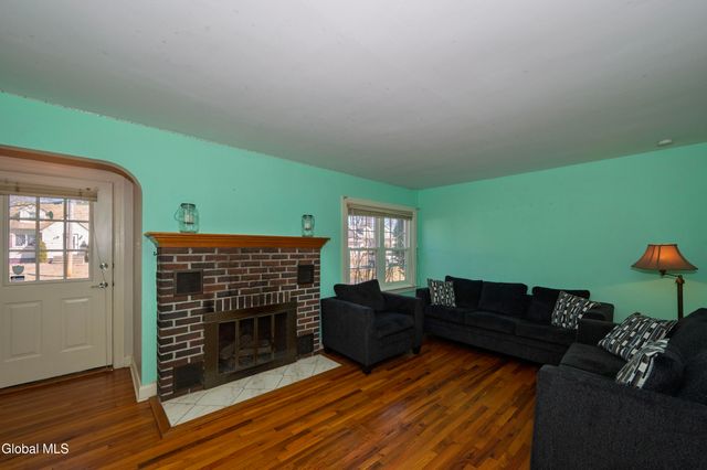 2814 Halsey Drive, Schenectady, NY 12304