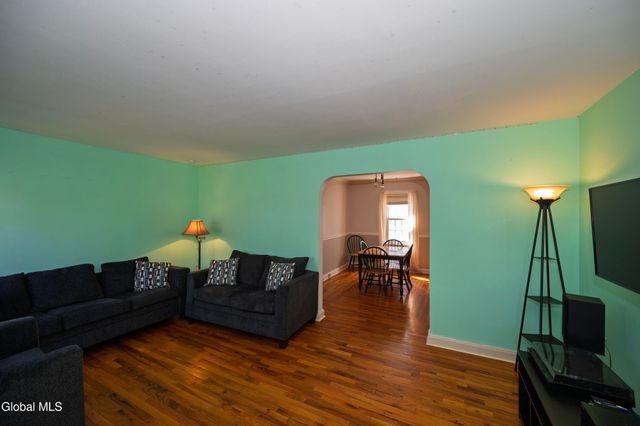 2814 Halsey Drive, Schenectady, NY 12304