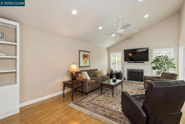 1225 Worchester Ct, Walnut Creek, CA 94596