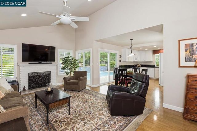 1225 Worchester Ct, Walnut Creek, CA 94596