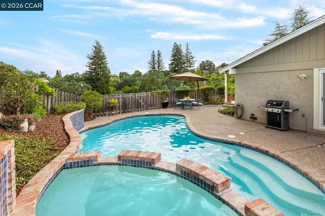 1225 Worchester Ct, Walnut Creek, CA 94596