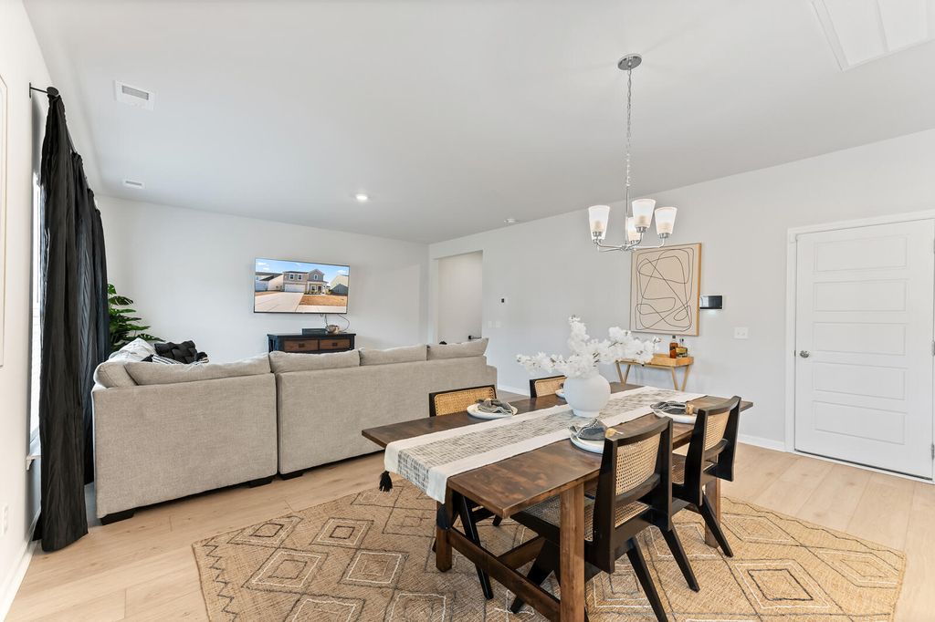 Image 10 of property listing at 142 Post Mill Drive, Summerville, SC 29485