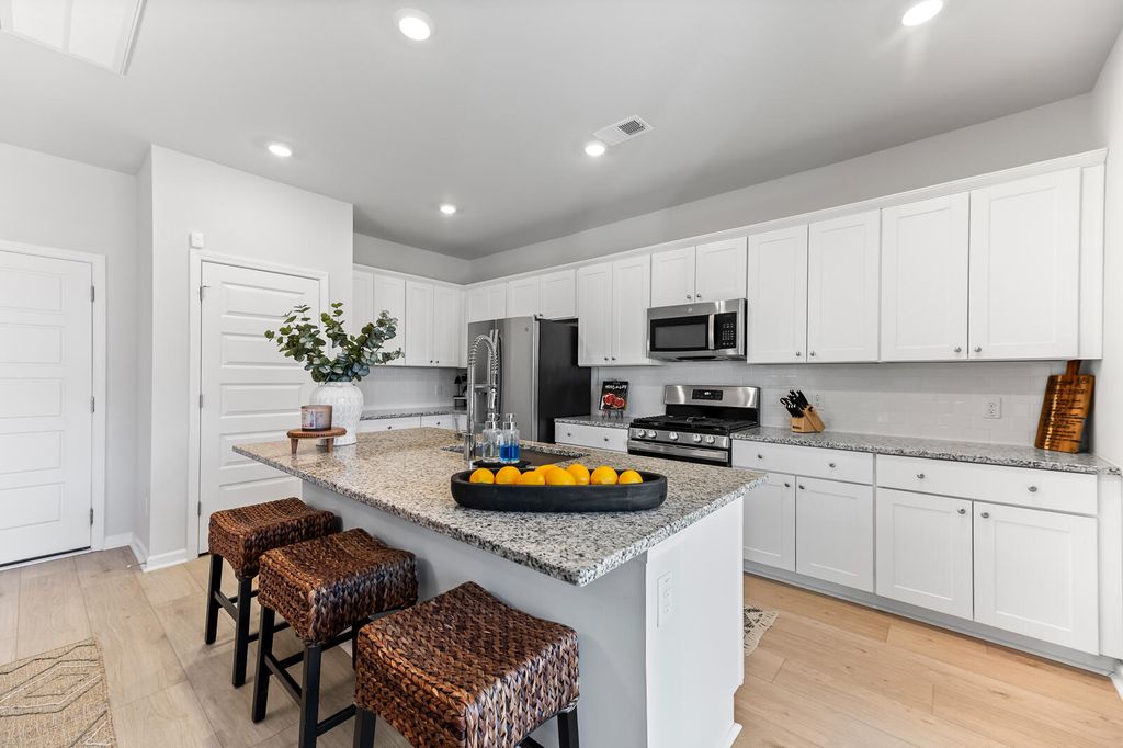 Image 11 of property listing at 142 Post Mill Drive, Summerville, SC 29485