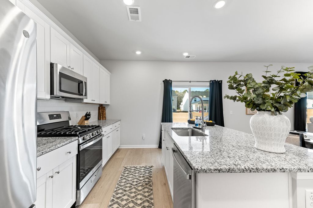 Image 13 of property listing at 142 Post Mill Drive, Summerville, SC 29485