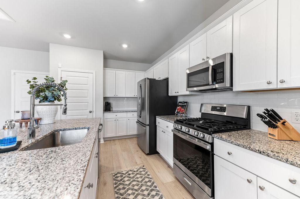 Image 14 of property listing at 142 Post Mill Drive, Summerville, SC 29485