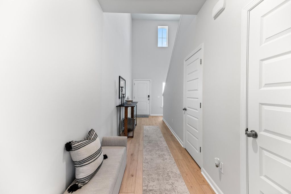 Image 4 of property listing at 142 Post Mill Drive, Summerville, SC 29485