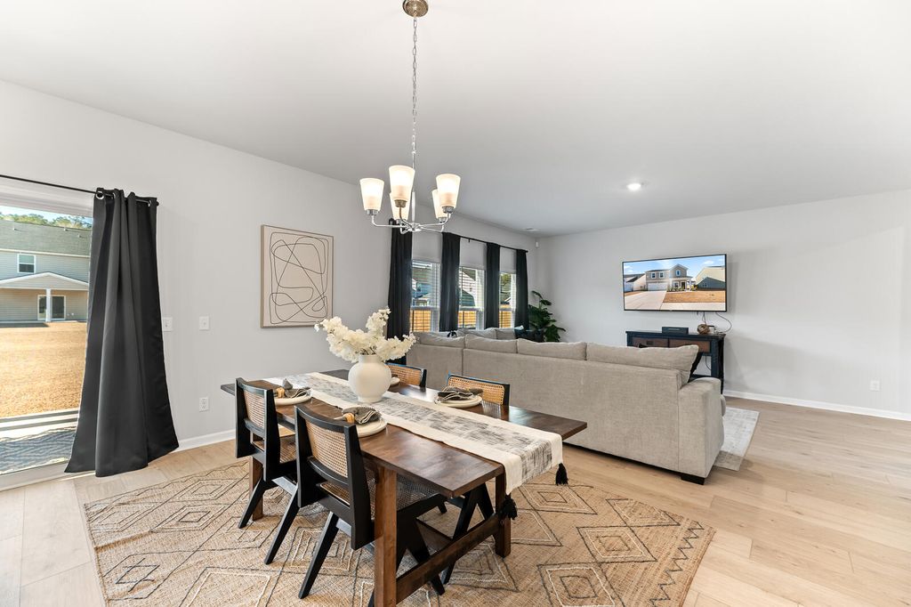 Image 9 of property listing at 142 Post Mill Drive, Summerville, SC 29485