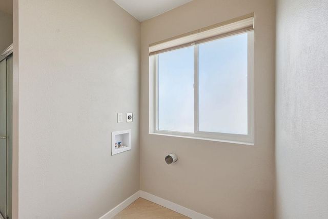 8708 N WARREN St, Spokane, WA 99208