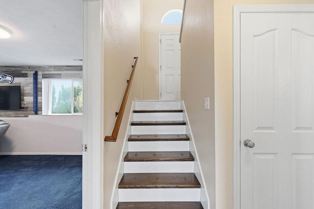 8708 N WARREN St, Spokane, WA 99208