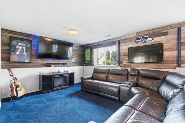 8708 N WARREN St, Spokane, WA 99208