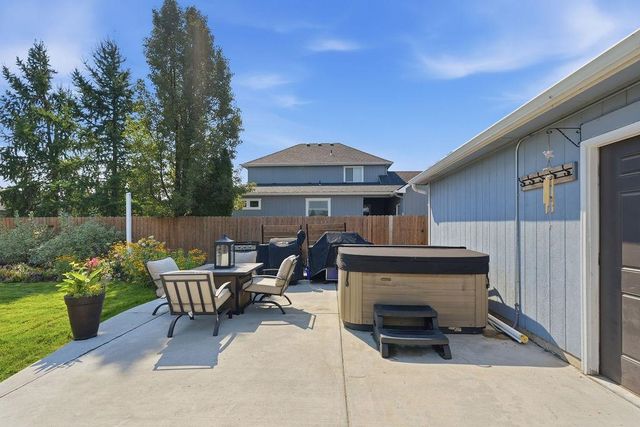 8708 N WARREN St, Spokane, WA 99208