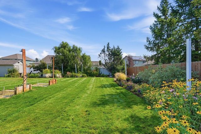 8708 N WARREN St, Spokane, WA 99208