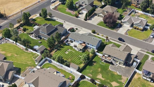 8708 N WARREN St, Spokane, WA 99208