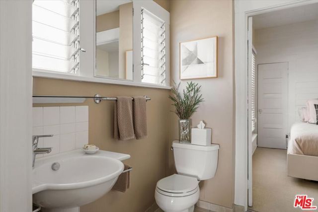 2315 Cove Avenue, Los Angeles, CA 90039