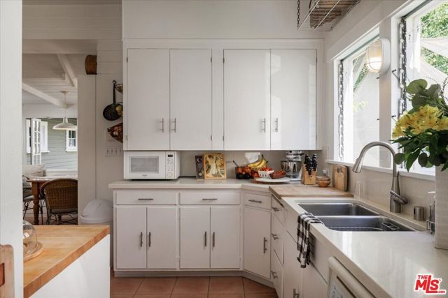 2315 Cove Avenue, Los Angeles, CA 90039