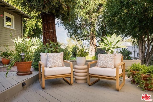 2315 Cove Avenue, Los Angeles, CA 90039