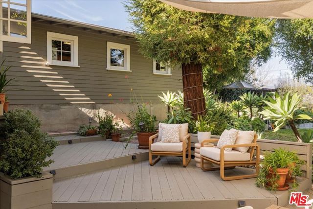 2315 Cove Avenue, Los Angeles, CA 90039