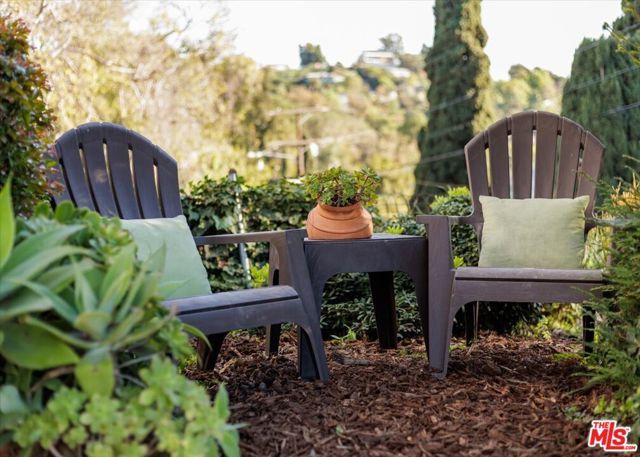 2315 Cove Avenue, Los Angeles, CA 90039