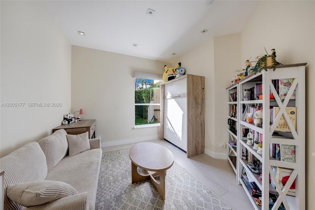 1366 W Harbor View W, Hollywood, FL 33019