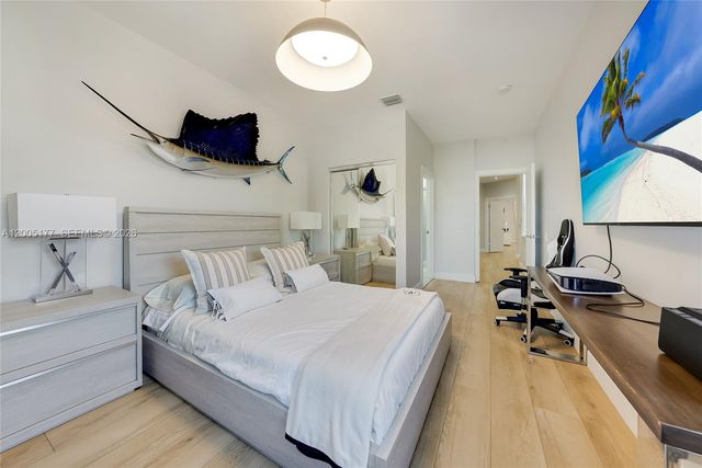 1366 W Harbor View W, Hollywood, FL 33019