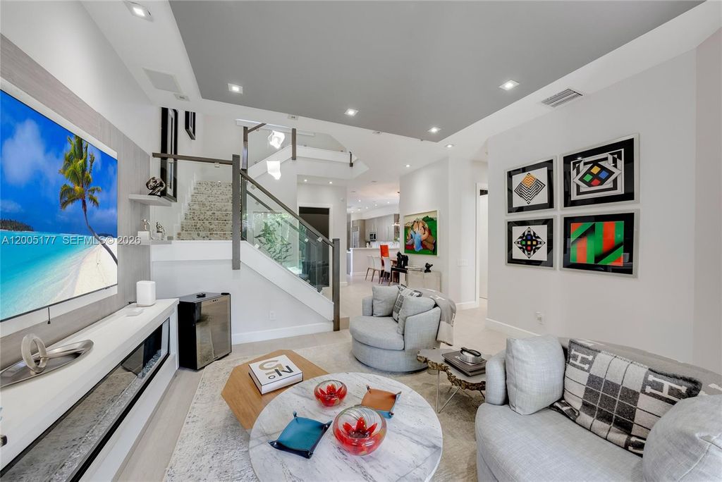 1366 W Harbor View W, Hollywood, FL 33019