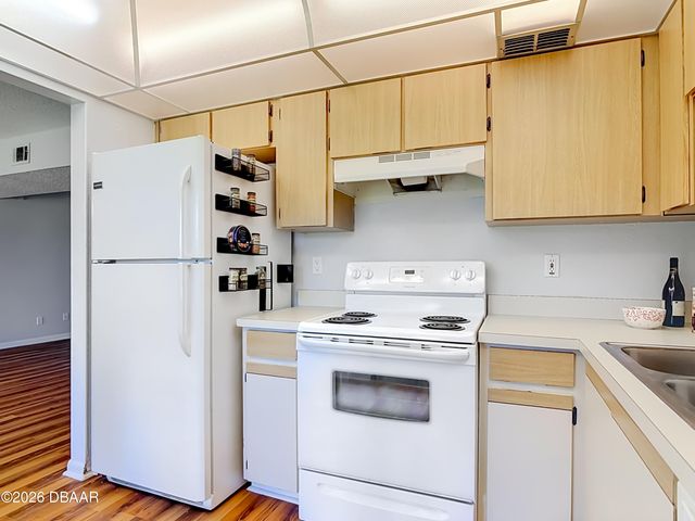 275 Indigo Dr Unit 105, Daytona Beach, FL 32114