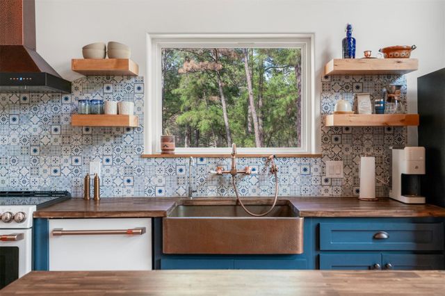 122 Mokolii CT, Bastrop, TX 78602