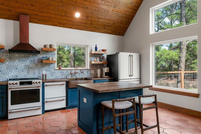 122 Mokolii CT, Bastrop, TX 78602