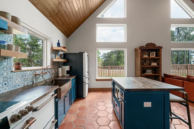 122 Mokolii CT, Bastrop, TX 78602