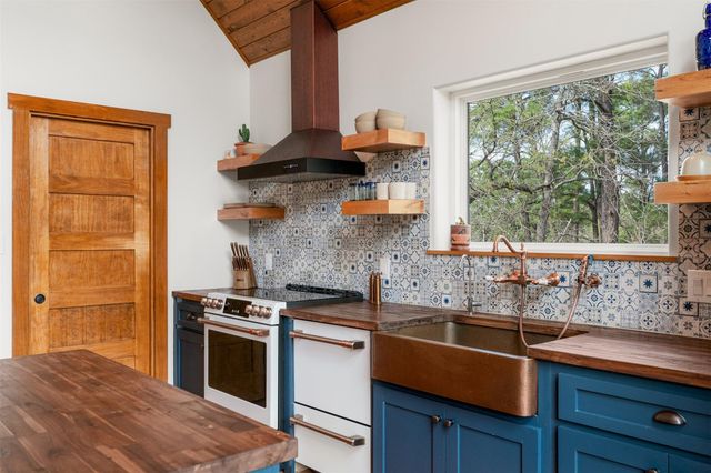 122 Mokolii CT, Bastrop, TX 78602