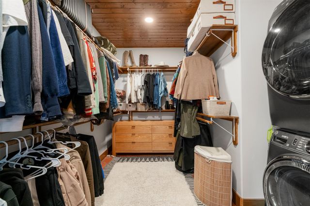 122 Mokolii CT, Bastrop, TX 78602