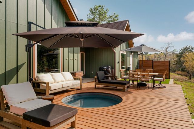 122 Mokolii CT, Bastrop, TX 78602