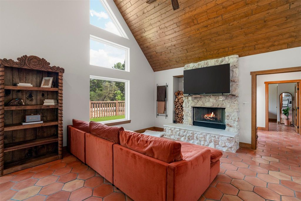 122 Mokolii CT, Bastrop, TX 78602