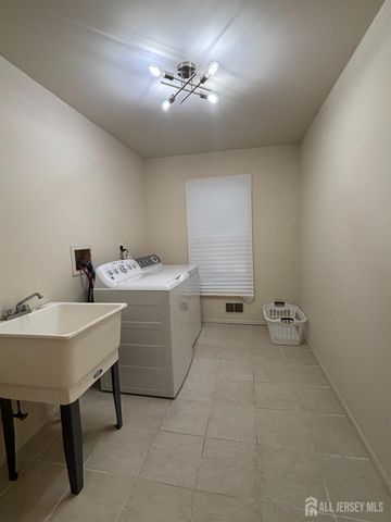 3 Polonia Court, Monroe, NJ 08831