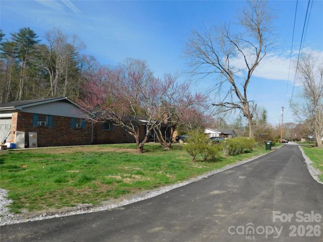 102 Jeff Street, Hendersonville, NC 28739