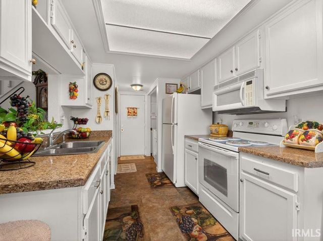 6214 Crofton Drive, Fort Wayne, IN 46835