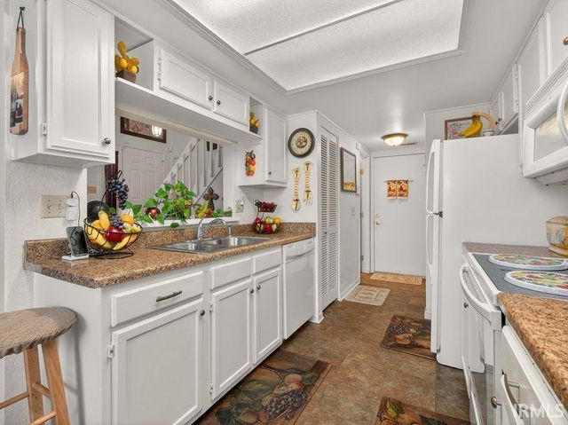 6214 Crofton Drive, Fort Wayne, IN 46835