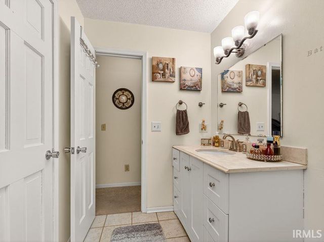 6214 Crofton Drive, Fort Wayne, IN 46835